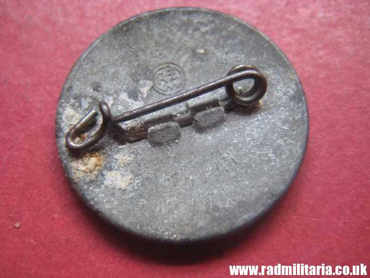 & WW2 German NSDAP late war membership BADGE marked: RZM M1/17 zinc. - Image 7