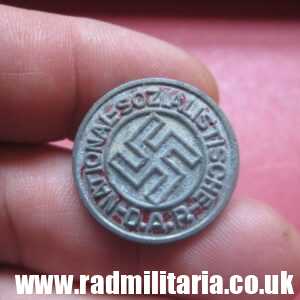& WW2 German NSDAP late war membership BADGE marked: RZM M1/17 zinc.