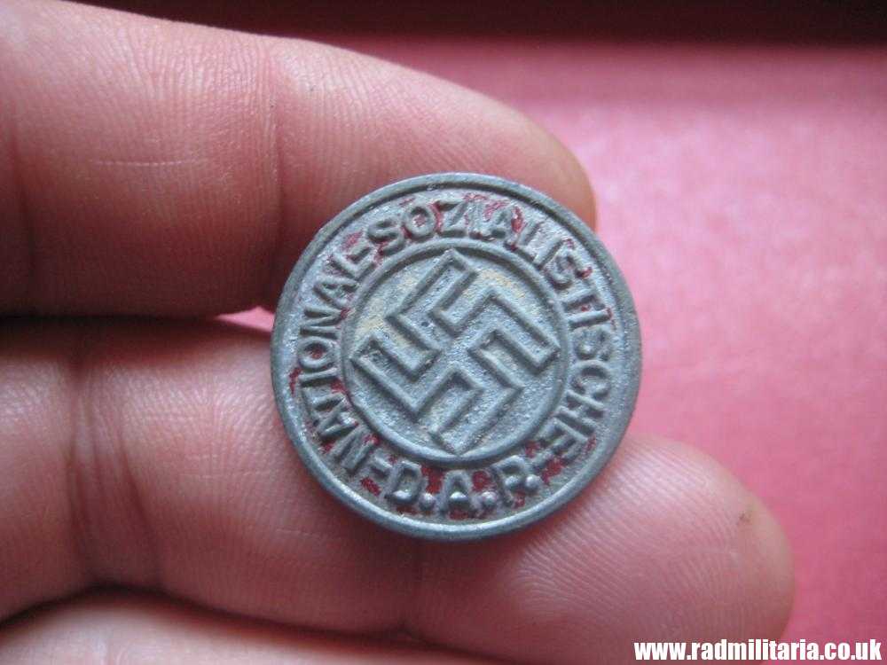 & WW2 German NSDAP late war membership BADGE marked: RZM M1/17 zinc.