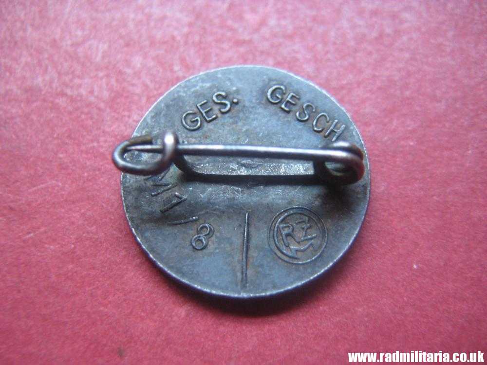 & original WW2 German NSV BADGE - marked: RZM M1/8 GES. GESCH. - Image 6