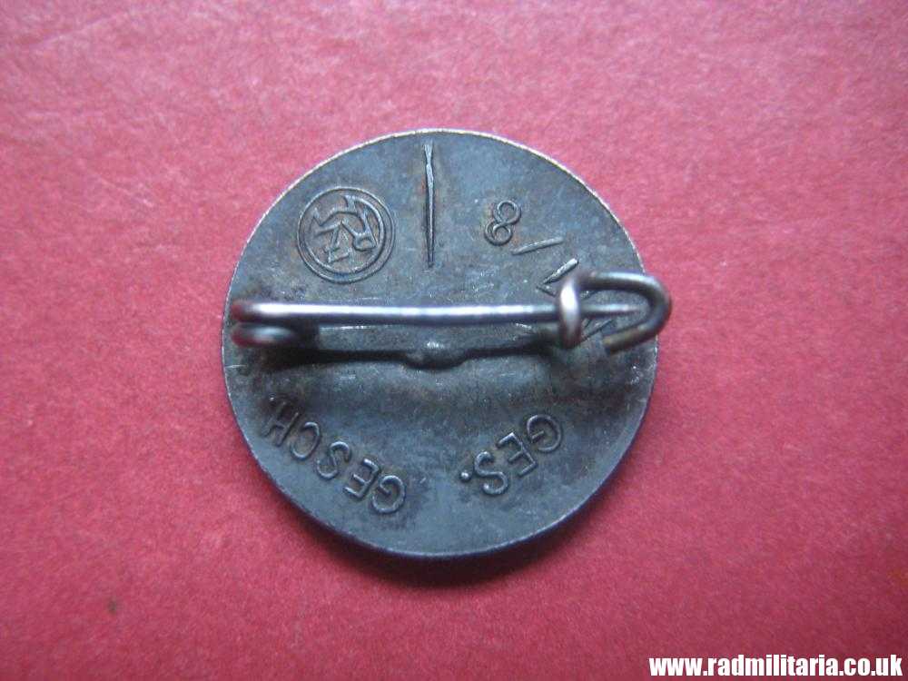 & original WW2 German NSV BADGE - marked: RZM M1/8 GES. GESCH. - Image 7