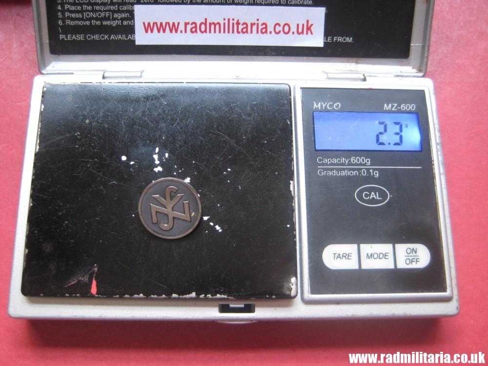 & original WW2 German NSV BADGE - marked: RZM M1/8 GES. GESCH. - Image 10