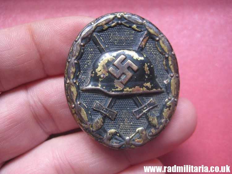 & WW2 original German WOUND BADGE in BLACK - made of brass, metal detecting find. - Image 2