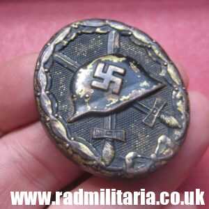 & WW2 original German WOUND BADGE in BLACK - made of brass, metal detecting find.