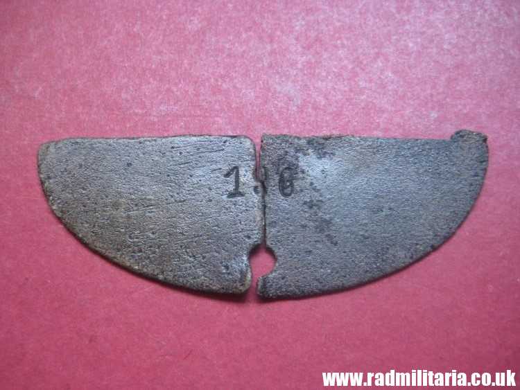 & WW2 original SS DOG TAG ID Disc badly damaged: LETTLAND - 1./R.4 LETT.SS.FRW.DIV. 190, genuine. - Image 3