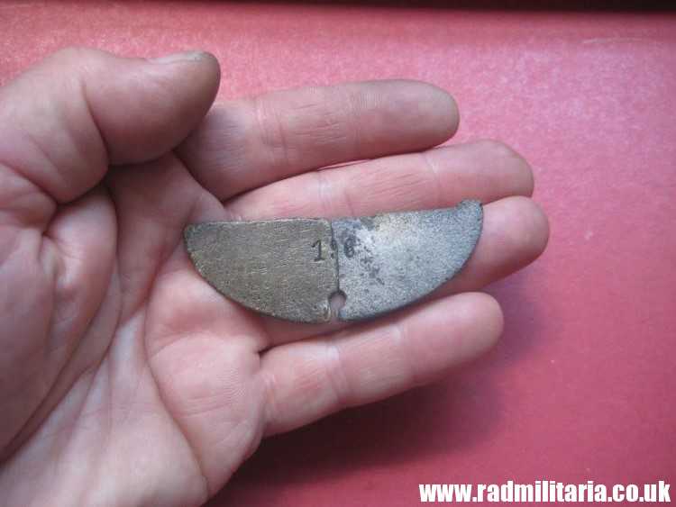 & WW2 original SS DOG TAG ID Disc badly damaged: LETTLAND - 1./R.4 LETT.SS.FRW.DIV. 190, genuine. - Image 12