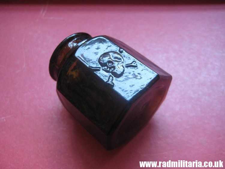 & unknown old brown color GLASS BOTTLE with SKULL - metal detecting find. - Image 15