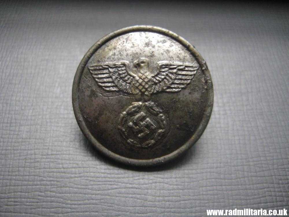 & WW2 German metal BUTTON with EAGLE, Deutsche Reichsbahn? maker: Assmann. - Image 2