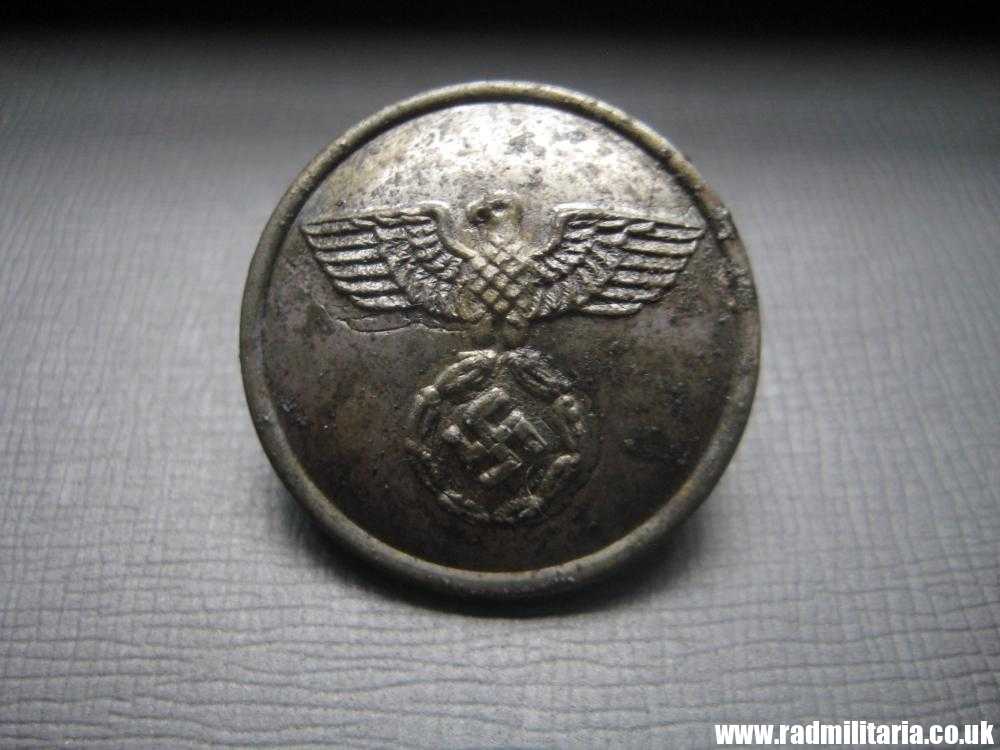 & WW2 German metal BUTTON with EAGLE, Deutsche Reichsbahn? maker: Assmann. - Image 3