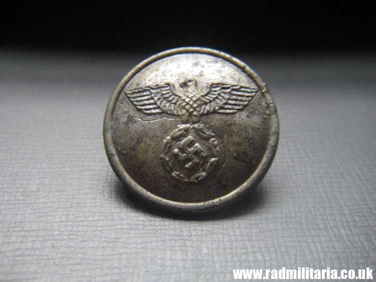 & WW2 German metal BUTTON with EAGLE, Deutsche Reichsbahn? maker: Assmann. - Image 4