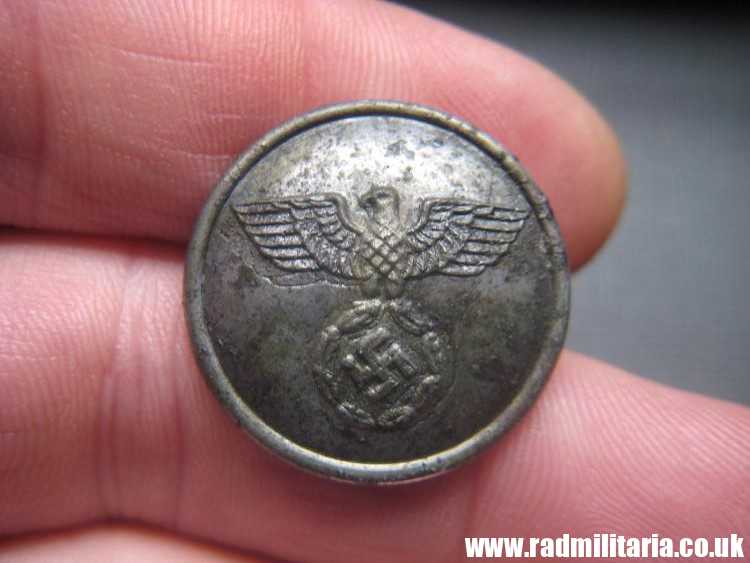 & WW2 German metal BUTTON with EAGLE, Deutsche Reichsbahn? maker: Assmann.