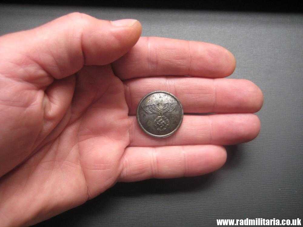 & WW2 German metal BUTTON with EAGLE, Deutsche Reichsbahn? maker: Assmann. - Image 8