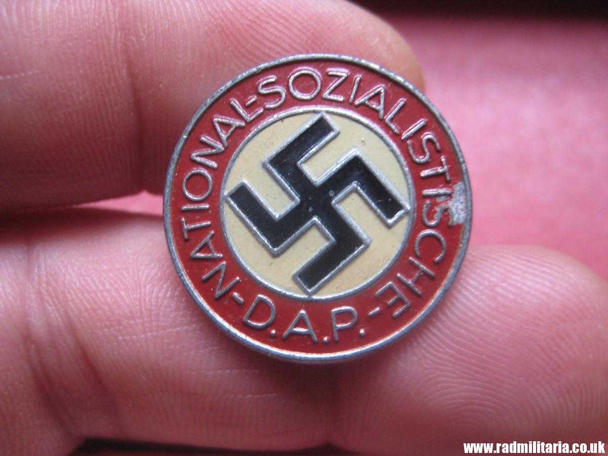 & WW2 German NSDAP late war membership BADGE marked: RZM M1/105 - Image 4