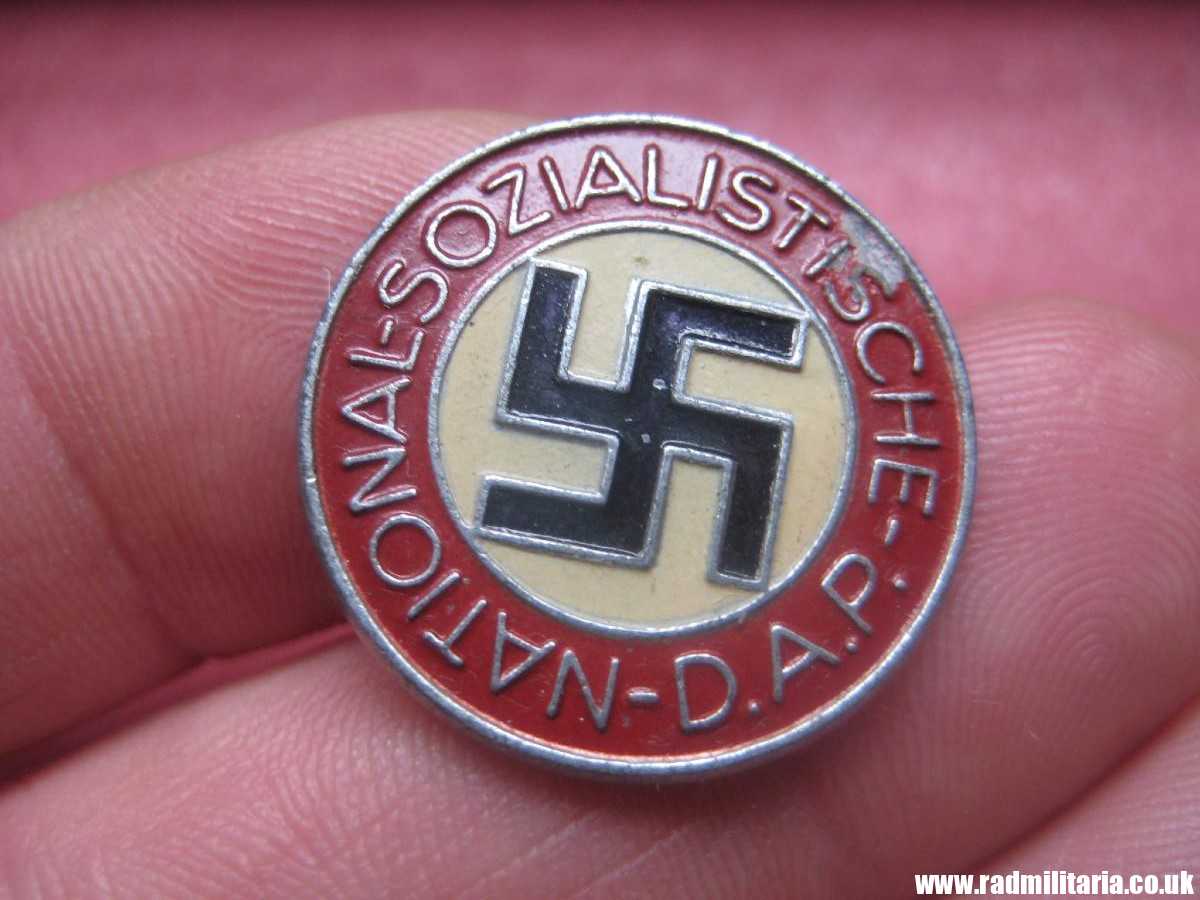 & WW2 German NSDAP late war membership BADGE marked: RZM M1/105