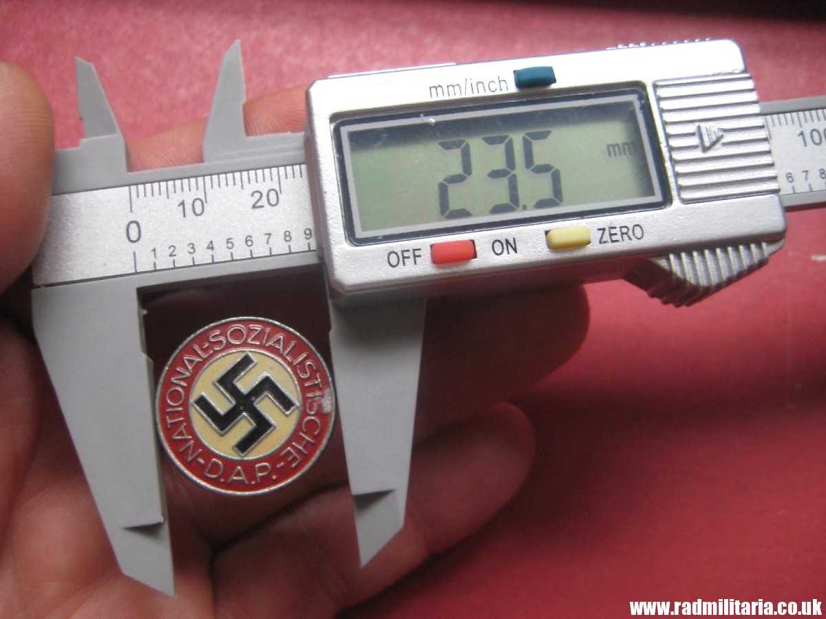 & WW2 German NSDAP late war membership BADGE marked: RZM M1/105 - Image 11