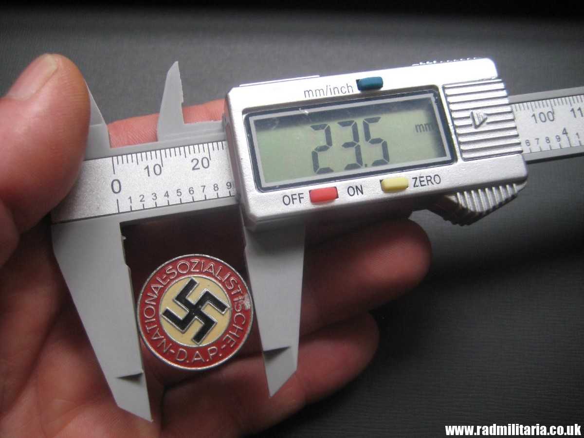 & WW2 German NSDAP late war membership BADGE marked: RZM M1/105 - Image 17