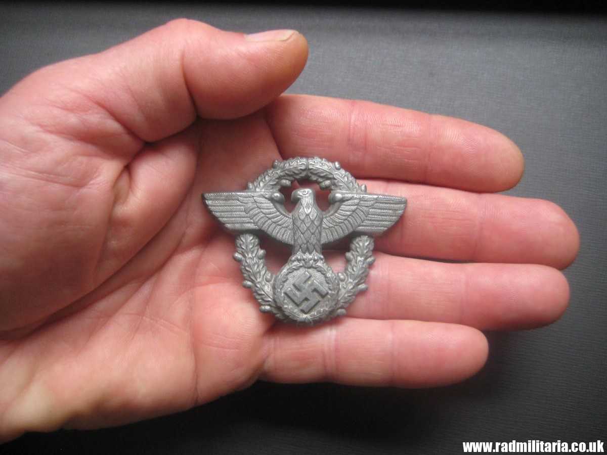 & WW2 original German EAGLE BADGE - zinc cap badge - GENDARMERIE. - Image 2
