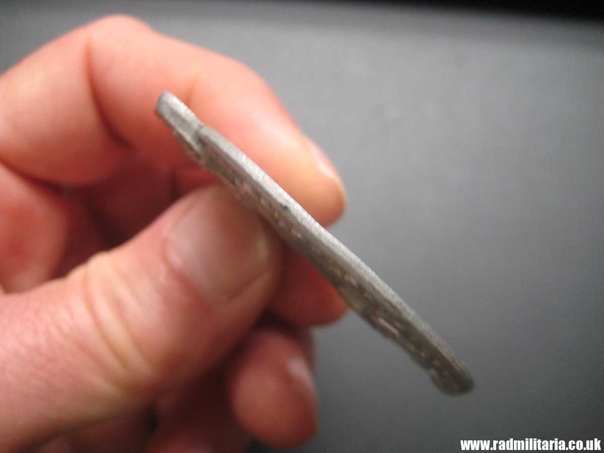 & WW2 German metal BADGE: SCHUTZENSCHNURE DES DEUTSCHEN HEERES maker: Assmann - Image 7