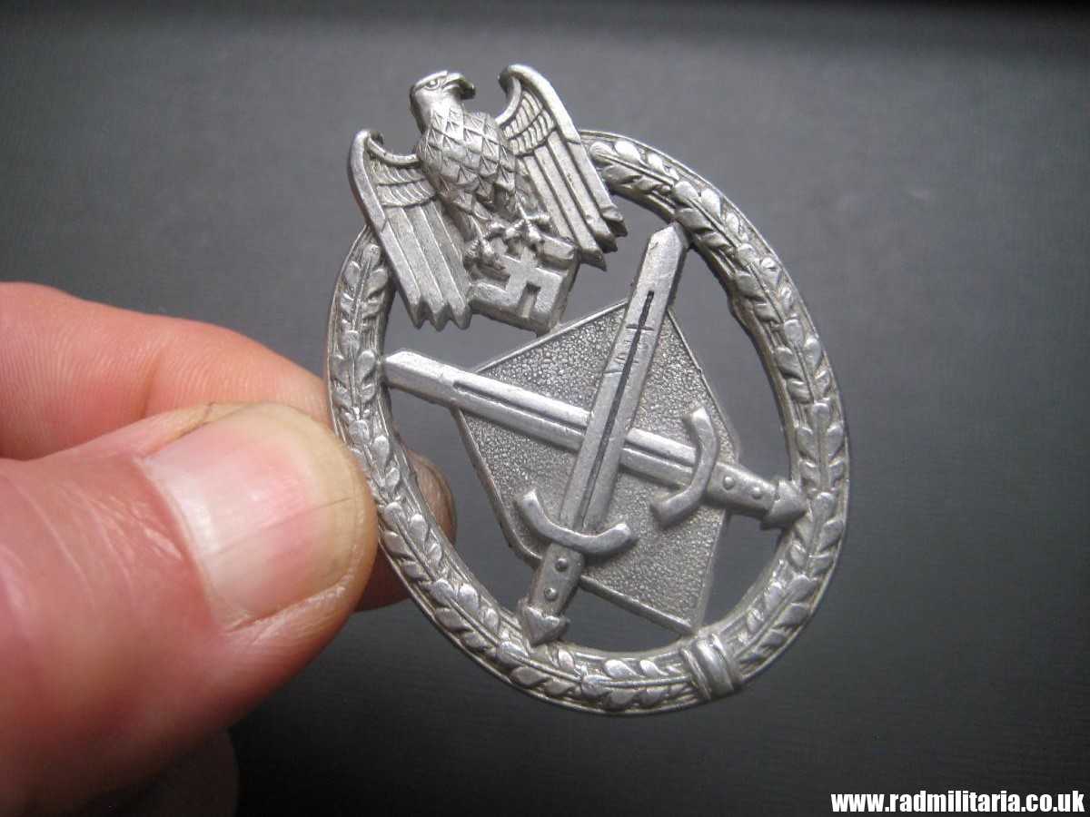 & WW2 German metal BADGE: SCHUTZENSCHNURE DES DEUTSCHEN HEERES maker: Assmann - Image 10