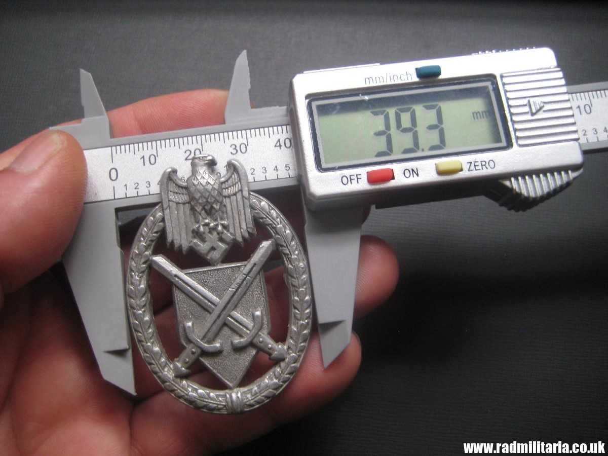 & WW2 German metal BADGE: SCHUTZENSCHNURE DES DEUTSCHEN HEERES maker: Assmann - Image 13