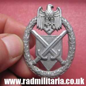 & WW2 German metal BADGE: SCHUTZENSCHNURE DES DEUTSCHEN HEERES maker: Assmann
