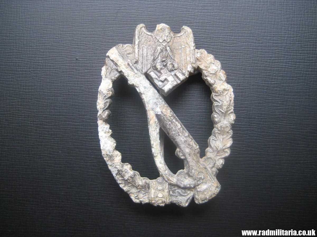 & original WW2 German Infantry ASSAULT BADGE, INFANTERIE-STURMABZEICHEN poor condition, maker marks: "GWL" - Image 2
