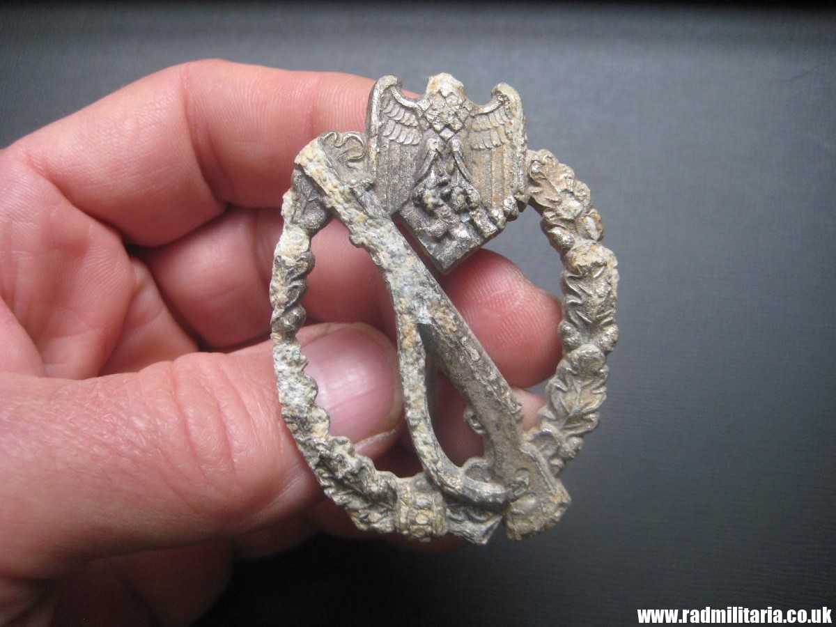 & original WW2 German Infantry ASSAULT BADGE, INFANTERIE-STURMABZEICHEN poor condition, maker marks: "GWL" - Image 3