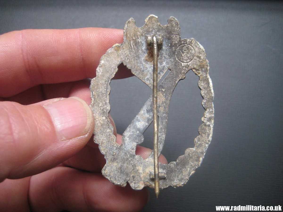 & original WW2 German Infantry ASSAULT BADGE, INFANTERIE-STURMABZEICHEN poor condition, maker marks: "GWL" - Image 4