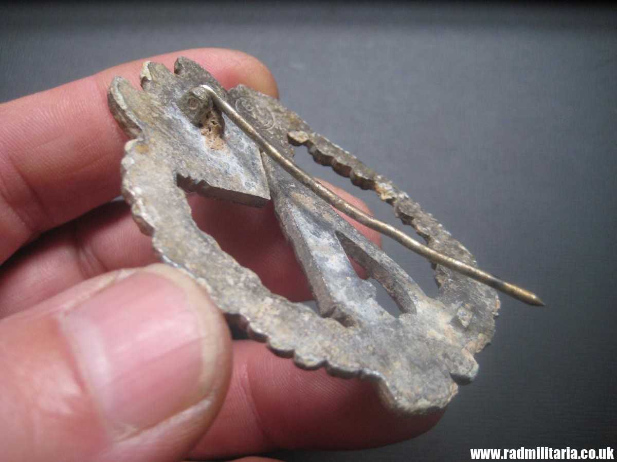 & original WW2 German Infantry ASSAULT BADGE, INFANTERIE-STURMABZEICHEN poor condition, maker marks: "GWL" - Image 5
