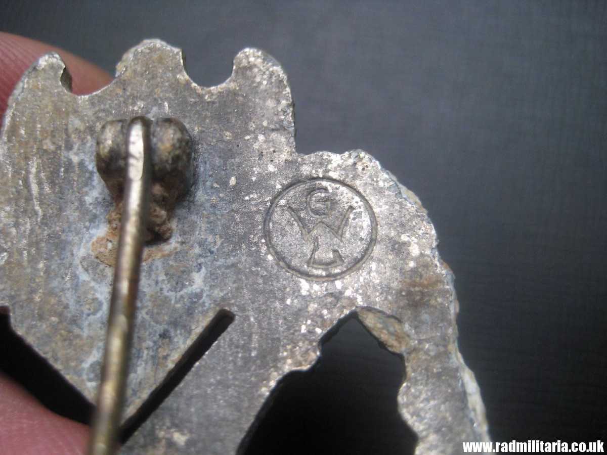& original WW2 German Infantry ASSAULT BADGE, INFANTERIE-STURMABZEICHEN poor condition, maker marks: "GWL" - Image 6