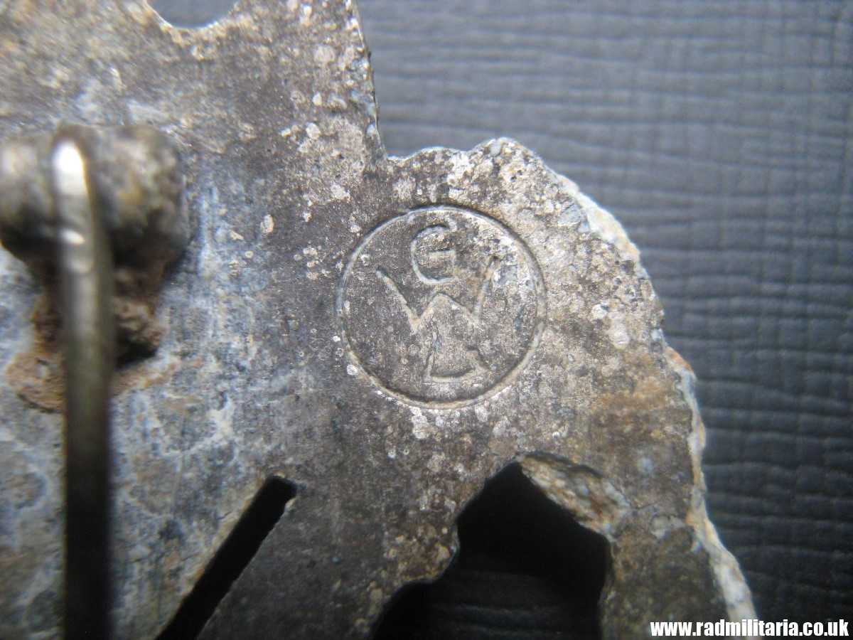 & original WW2 German Infantry ASSAULT BADGE, INFANTERIE-STURMABZEICHEN poor condition, maker marks: "GWL" - Image 7