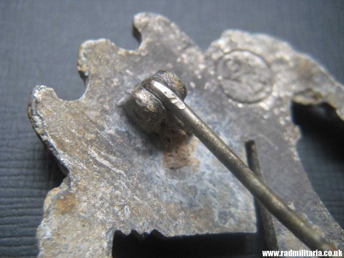 & original WW2 German Infantry ASSAULT BADGE, INFANTERIE-STURMABZEICHEN poor condition, maker marks: "GWL" - Image 8