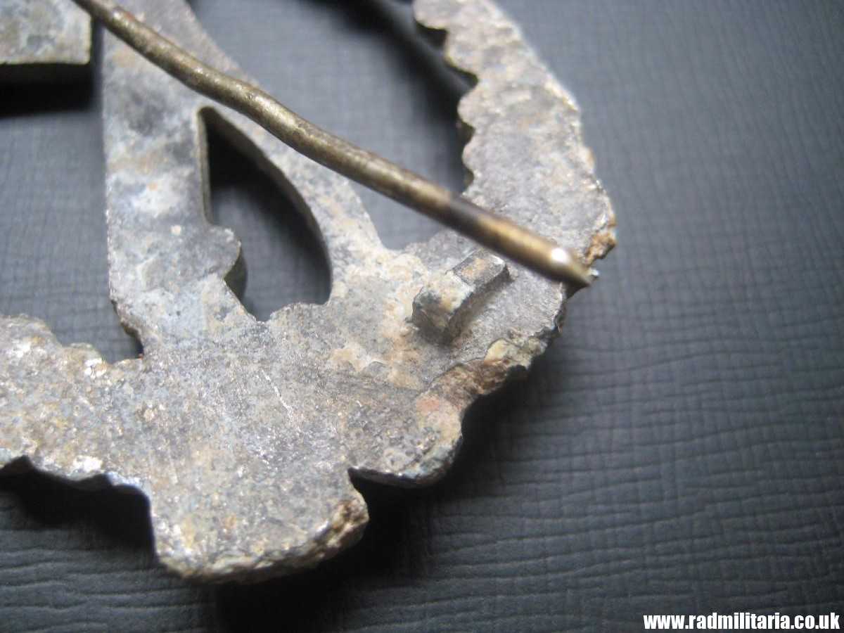 & original WW2 German Infantry ASSAULT BADGE, INFANTERIE-STURMABZEICHEN poor condition, maker marks: "GWL" - Image 9