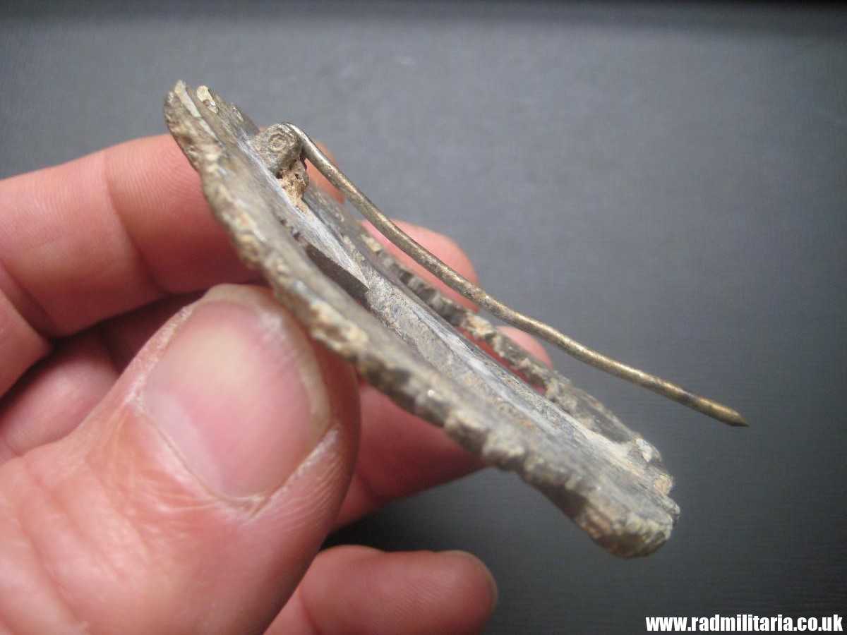 & original WW2 German Infantry ASSAULT BADGE, INFANTERIE-STURMABZEICHEN poor condition, maker marks: "GWL" - Image 10