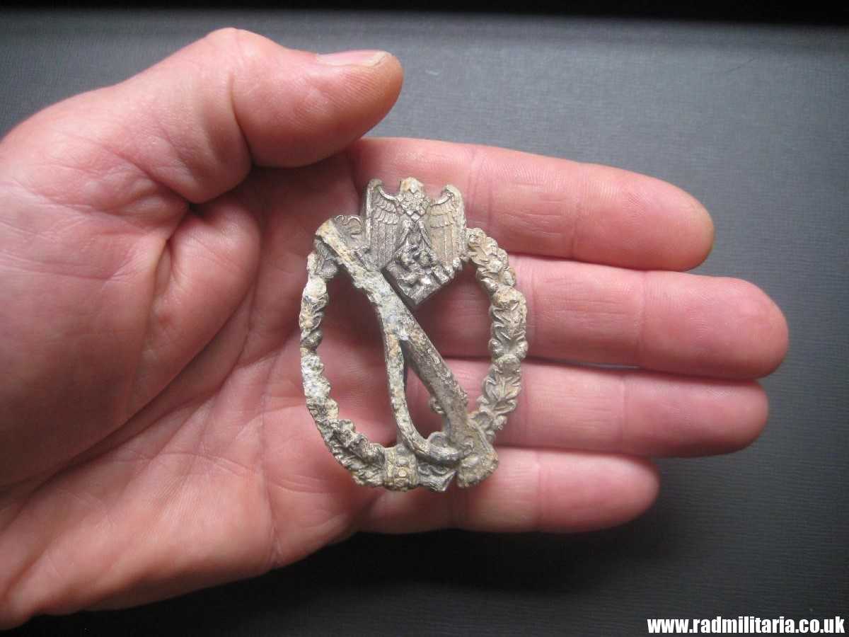 & original WW2 German Infantry ASSAULT BADGE, INFANTERIE-STURMABZEICHEN poor condition, maker marks: "GWL" - Image 11