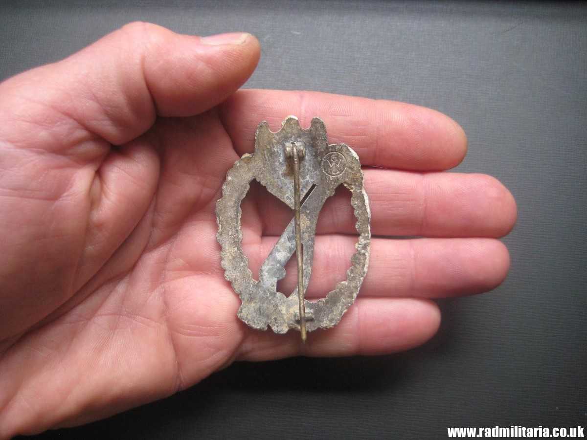 & original WW2 German Infantry ASSAULT BADGE, INFANTERIE-STURMABZEICHEN poor condition, maker marks: "GWL" - Image 12
