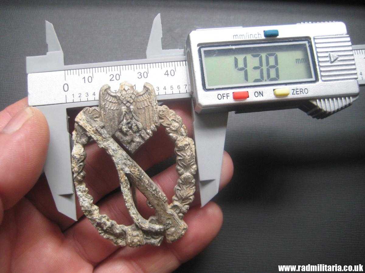 & original WW2 German Infantry ASSAULT BADGE, INFANTERIE-STURMABZEICHEN poor condition, maker marks: "GWL" - Image 14