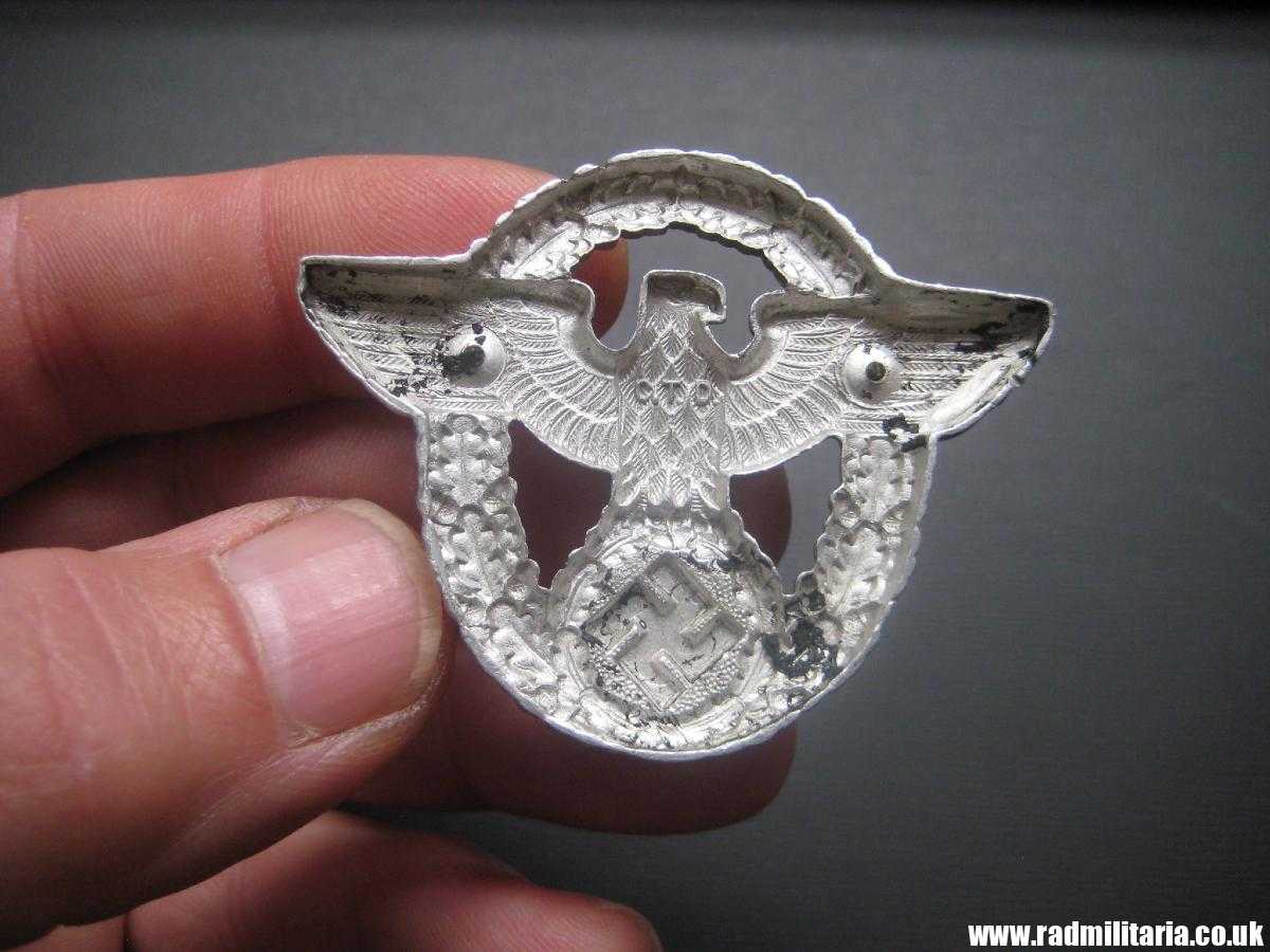 & WW2 original German EAGLE BADGE - CAP BADGE with maker marks: "C.T.D." - GENDARMERIE. - Image 3