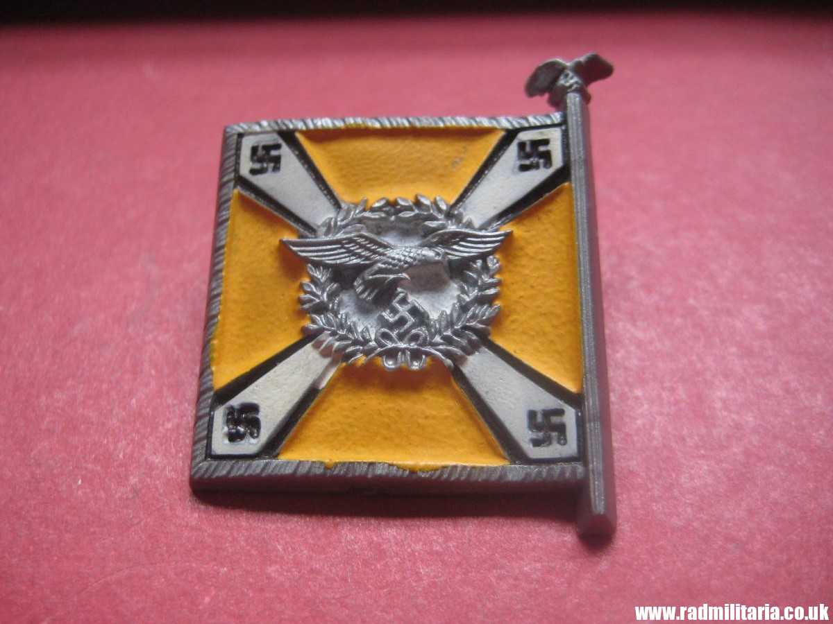 & WW2 German PLASTIC tinnie BADGE: WHW Regiment Luftwaffe FLAG - FLIEGERTRUPPE Su17, Standarten Der Luftwaffe. - Image 3