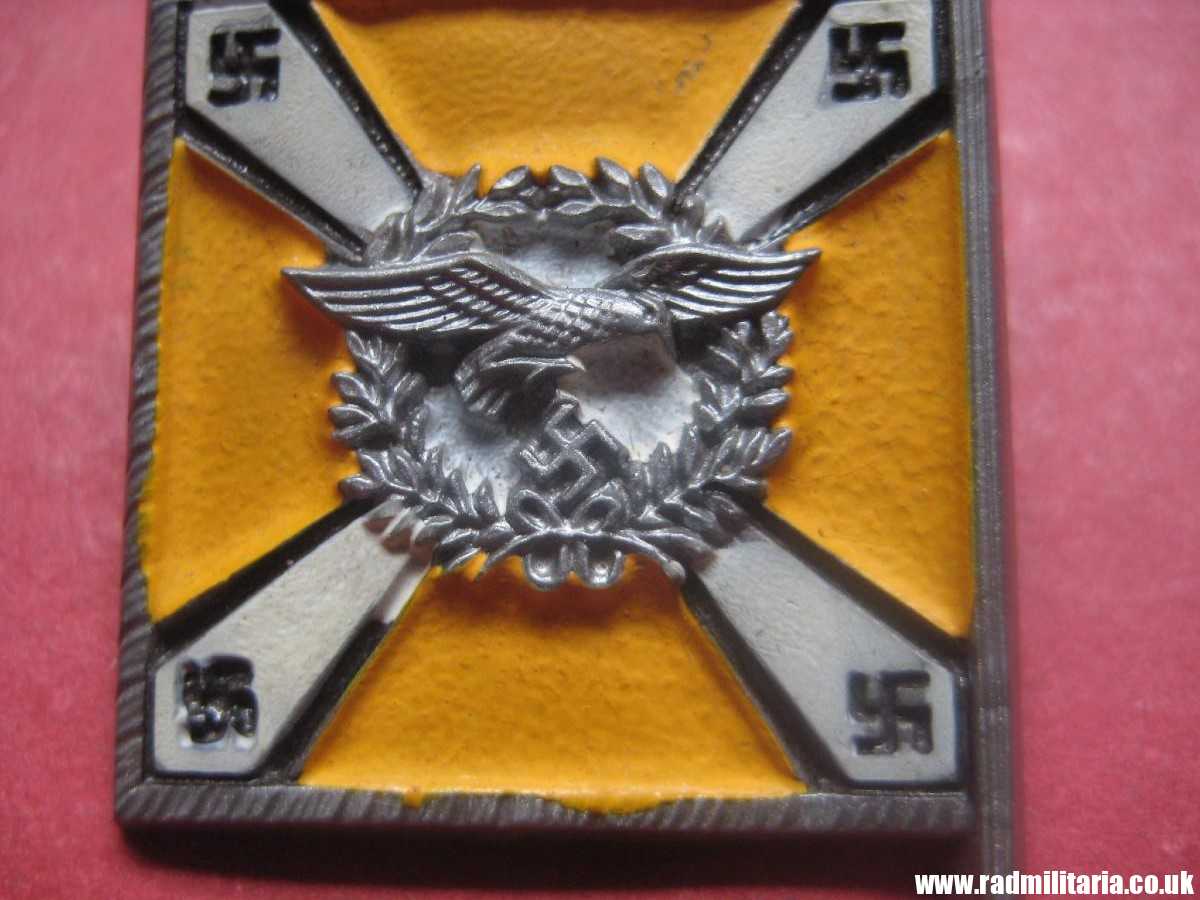 & WW2 German PLASTIC tinnie BADGE: WHW Regiment Luftwaffe FLAG - FLIEGERTRUPPE Su17, Standarten Der Luftwaffe. - Image 4