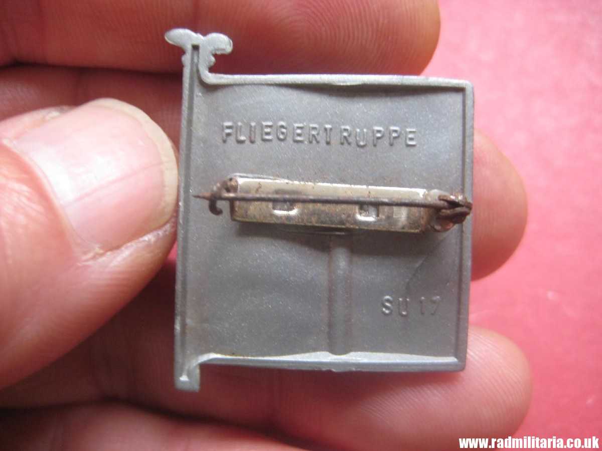 & WW2 German PLASTIC tinnie BADGE: WHW Regiment Luftwaffe FLAG - FLIEGERTRUPPE Su17, Standarten Der Luftwaffe. - Image 7