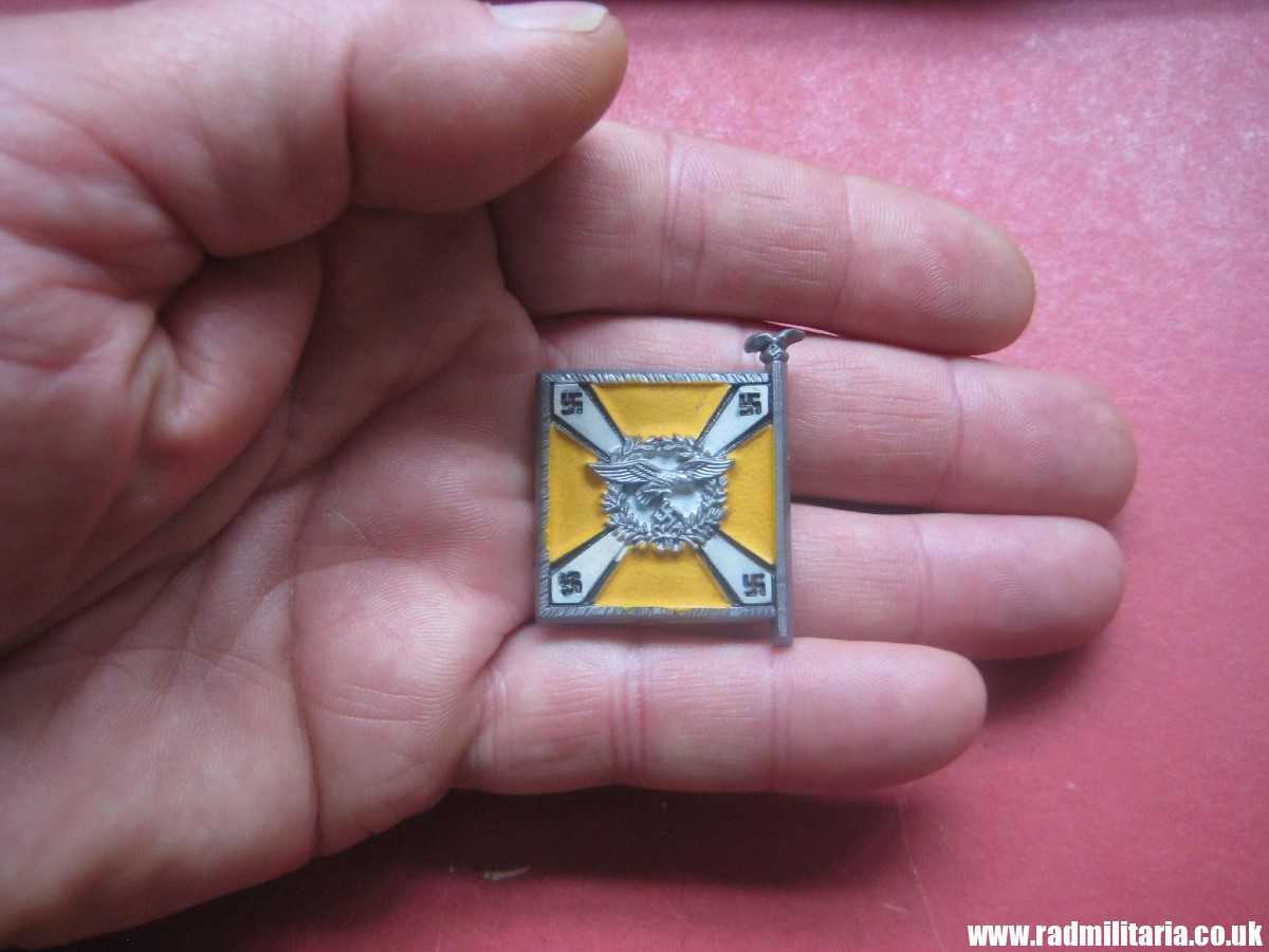 & WW2 German PLASTIC tinnie BADGE: WHW Regiment Luftwaffe FLAG - FLIEGERTRUPPE Su17, Standarten Der Luftwaffe. - Image 8