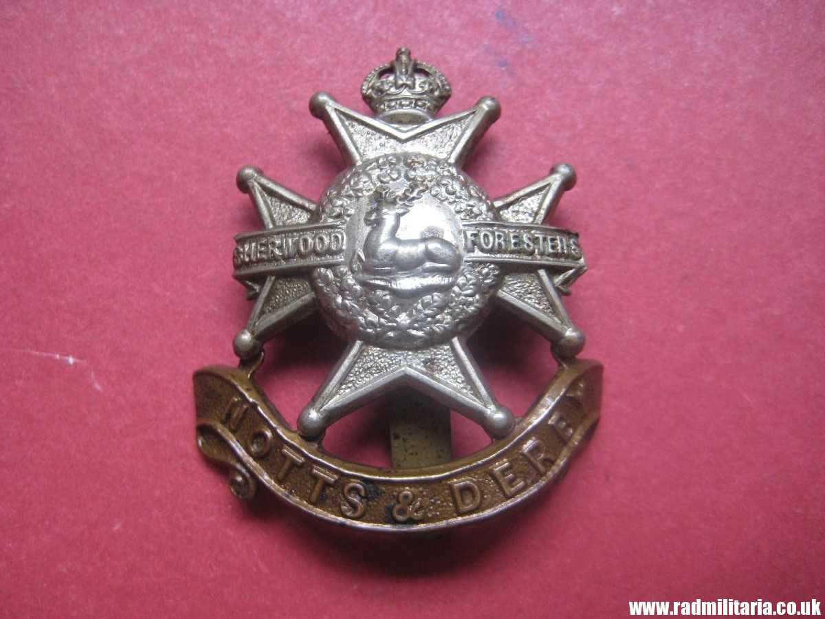 & original WW1/WW2 British CAP BADGE: Notts and Derby Regiment (Sherwood Foresters) bi-metal badge. - Image 2