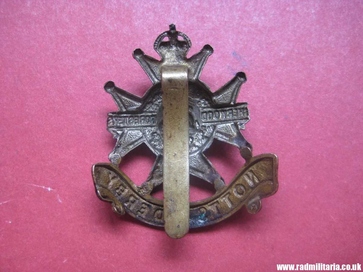 & original WW1/WW2 British CAP BADGE: Notts and Derby Regiment (Sherwood Foresters) bi-metal badge. - Image 3