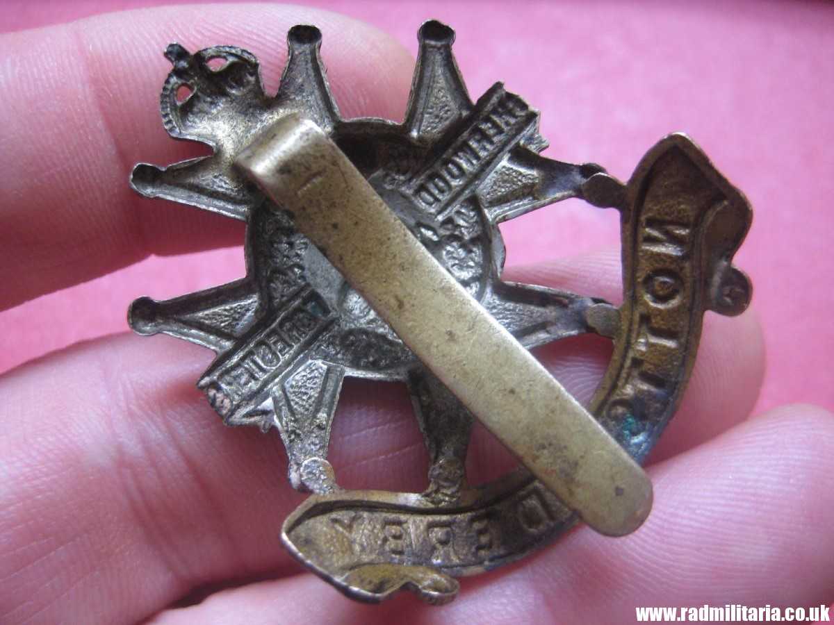 & original WW1/WW2 British CAP BADGE: Notts and Derby Regiment (Sherwood Foresters) bi-metal badge. - Image 8
