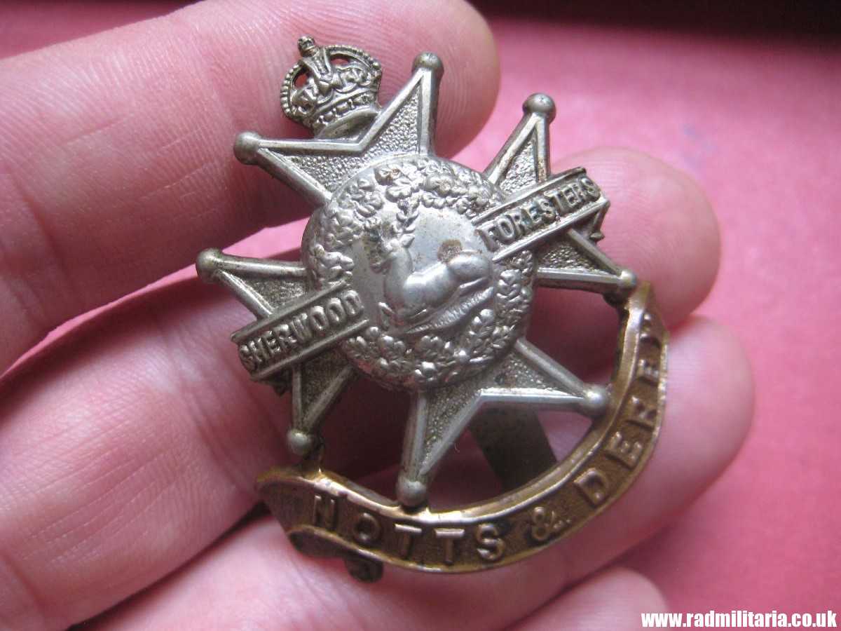 & original WW1/WW2 British CAP BADGE: Notts and Derby Regiment (Sherwood Foresters) bi-metal badge. - Image 6