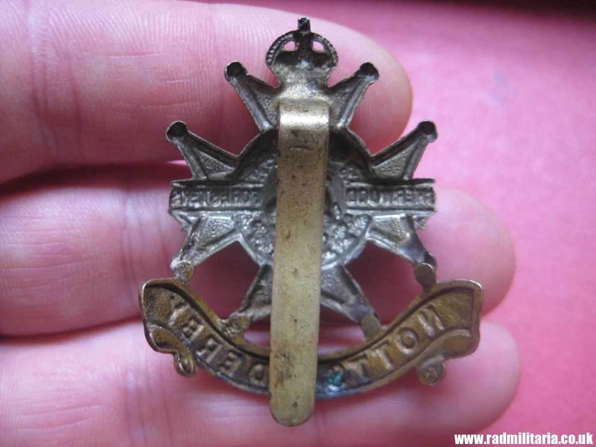 & original WW1/WW2 British CAP BADGE: Notts and Derby Regiment (Sherwood Foresters) bi-metal badge. - Image 11