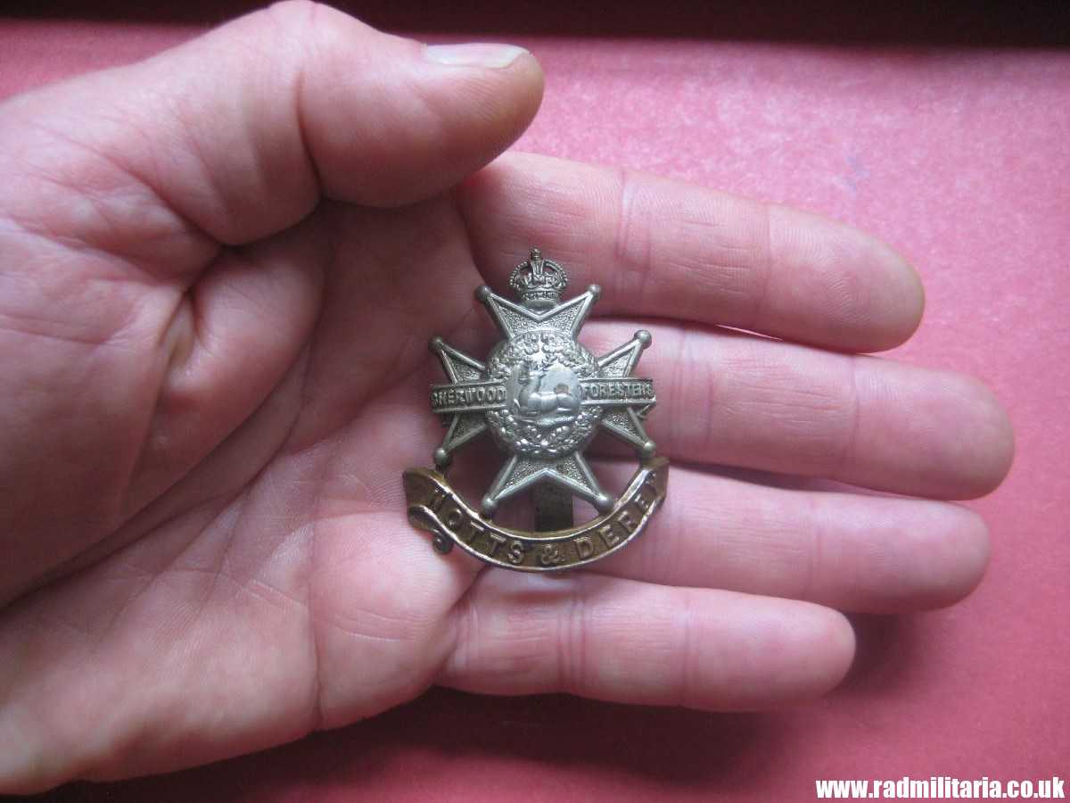 & original WW1/WW2 British CAP BADGE: Notts and Derby Regiment (Sherwood Foresters) bi-metal badge. - Image 12