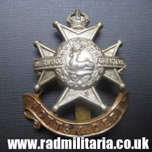 & original WW1/WW2 British CAP BADGE: Notts and Derby Regiment (Sherwood Foresters) bi-metal badge.