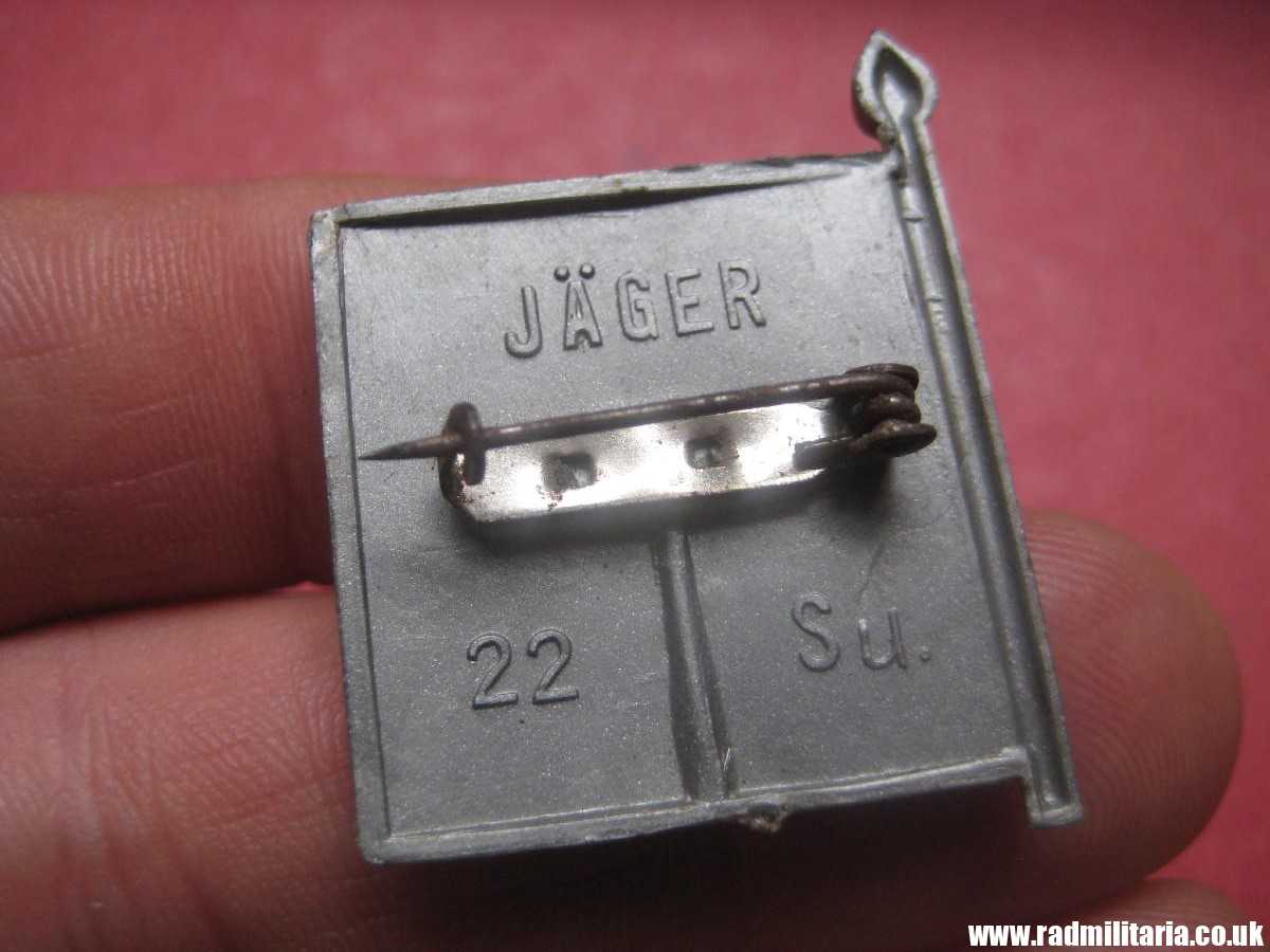 & WW2 German PLASTIC tinnie BADGE - WHW FLAG - Jager 22 SU, complete badge in very good condition. - Image 6